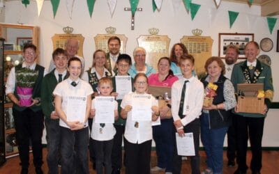 Nichtschützen und Schützen bei den Schießtagen in Ersdorf-Altendorf